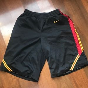 Men’s L/XL Nike Basketball Shorts